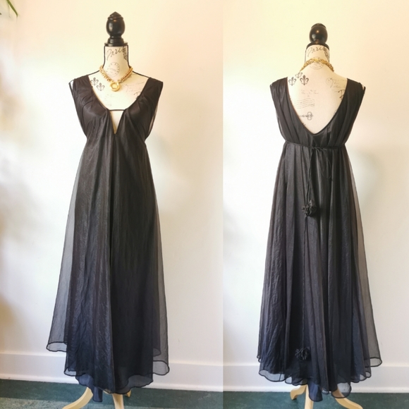 Vintage black nightgown - Picture 4 of 9